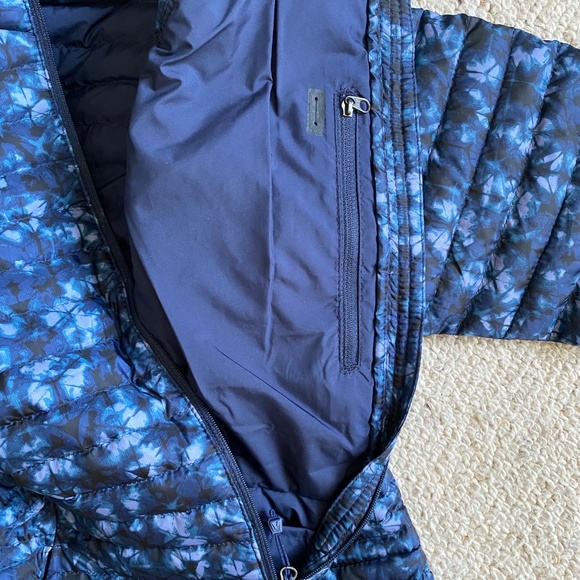 Eddie Bauer down jacket, lightweight, EUC - Picture 5 of 12